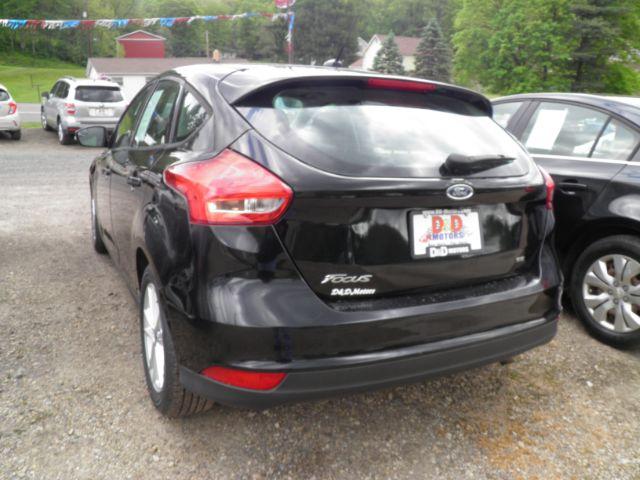 2016 BLACK Ford Focus SE Hatch (1FADP3K29GL) with an 2.0L L4 engine, AT transmission, located at 19521 New George's Creek Rd SW, Barton, MD, 21521, (301) 463-2404, 39.524323, -79.017906 - Photo#5