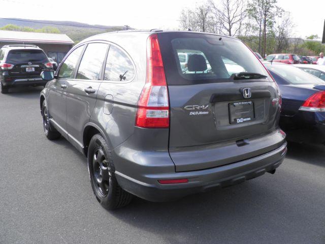 2011 GRAY Honda CR-V LX 4WD 5-Speed AT (5J6RE4H38BL) with an 2.4L L4 engine, AT transmission, located at 15520 McMullen Hwy SW, Belair, MD, 21502, (301) 729-3700, 39.581375, -78.846451 - Photo #5