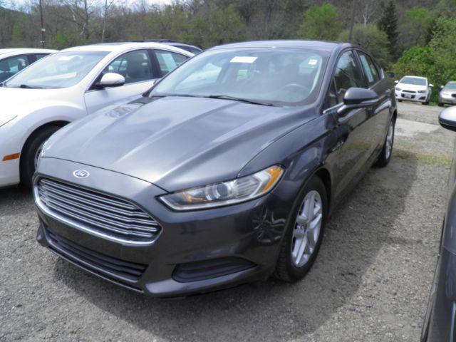 2016 GRAY Ford Fusion SE (3FA6P0H79GR) with an 2.5 L4 engine, AT transmission, located at 19521 New George's Creek Rd SW, Barton, MD, 21521, (301) 463-2404, 39.524323, -79.017906 - Photo #0