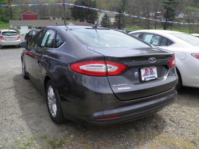 2016 GRAY Ford Fusion SE (3FA6P0H79GR) with an 2.5 L4 engine, AT transmission, located at 19521 New George's Creek Rd SW, Barton, MD, 21521, (301) 463-2404, 39.524323, -79.017906 - Photo #4