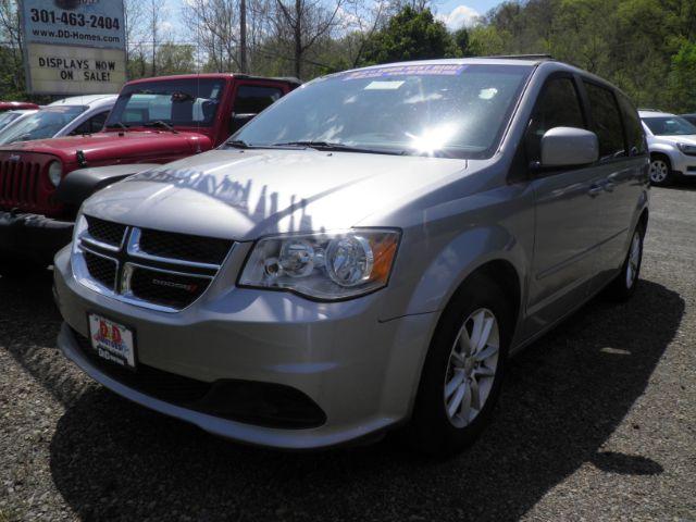 2017 SILVER Dodge Grand Caravan SXT (2C4RDGCG7HR) with an 3.6L V6 engine, AT transmission, located at 19521 New George's Creek Rd SW, Barton, MD, 21521, (301) 463-2404, 39.524323, -79.017906 - Photo #0