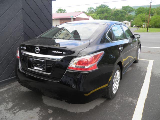 2015 BLACK Nissan Altima 2.5 S (1N4AL3AP0FC) with an 2.5 L4 engine, CVT transmission, located at 15520 McMullen Hwy SW, Belair, MD, 21502, (301) 729-3700, 39.581375, -78.846451 - Photo #4