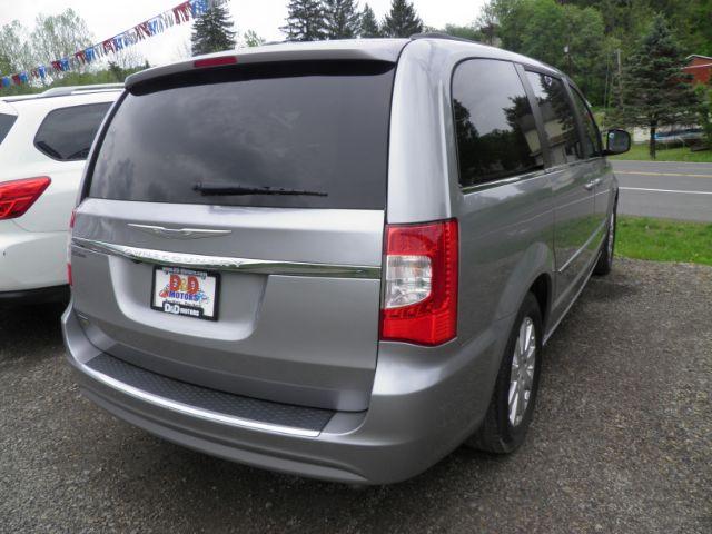 2016 SILVER Chrysler Town and Country Touring (2C4RC1BG8GR) with an 3.6L V6 engine, AT transmission, located at 19521 New George's Creek Rd SW, Barton, MD, 21521, (301) 463-2404, 39.524323, -79.017906 - Photo #5