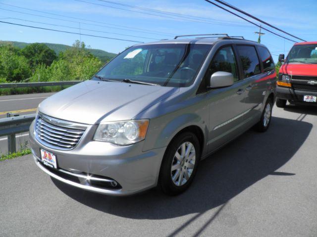 2013 GRAY Chrysler Town and Country Touring (2C4RC1BG1DR) with an 3.6l V6 engine, AT transmission, located at 15520 McMullen Hwy SW, Belair, MD, 21502, (301) 729-3700, 39.581375, -78.846451 - Photo #0