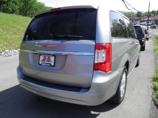 2013 GRAY Chrysler Town and Country Touring (2C4RC1BG1DR) with an 3.6l V6 engine, AT transmission, located at 15520 McMullen Hwy SW, Belair, MD, 21502, (301) 729-3700, 39.581375, -78.846451 - Photo #5