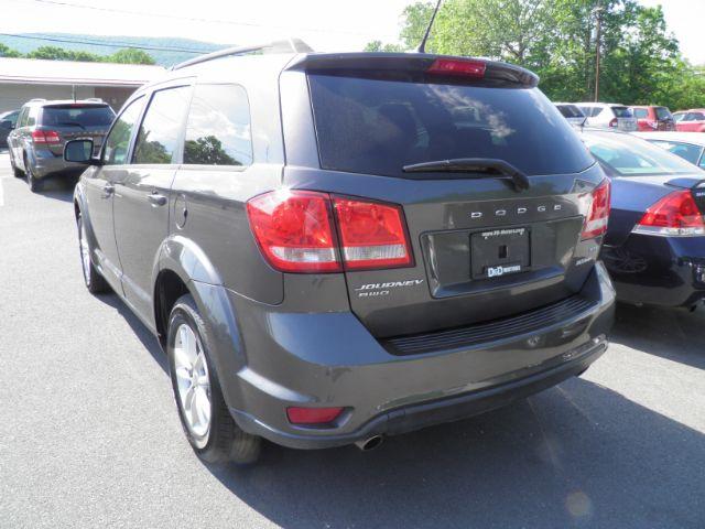 2017 GRAY Dodge Journey SUV (3C4PDDBG1HT) with an 3.6L V6 engine, AT transmission, located at 15520 McMullen Hwy SW, Belair, MD, 21502, (301) 729-3700, 39.581375, -78.846451 - Photo #6