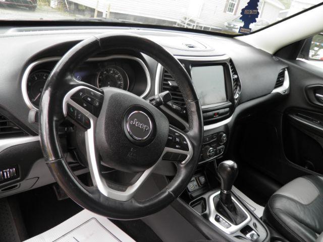 2014 RED Jeep Cherokee Limited FWD (1C4PJLDB3EW) with an 2.4L L4 engine, AT transmission, located at 19521 New George's Creek Rd SW, Barton, MD, 21521, (301) 463-2404, 39.524323, -79.017906 - Photo#2