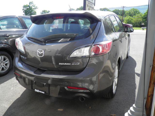 2010 GRAY Mazda MAZDA3 5DR (JM1BL1H65A1) with an 2.5 L4 engine, AT transmission, located at 15520 McMullen Hwy SW, Belair, MD, 21502, (301) 729-3700, 39.581375, -78.846451 - Photo #5