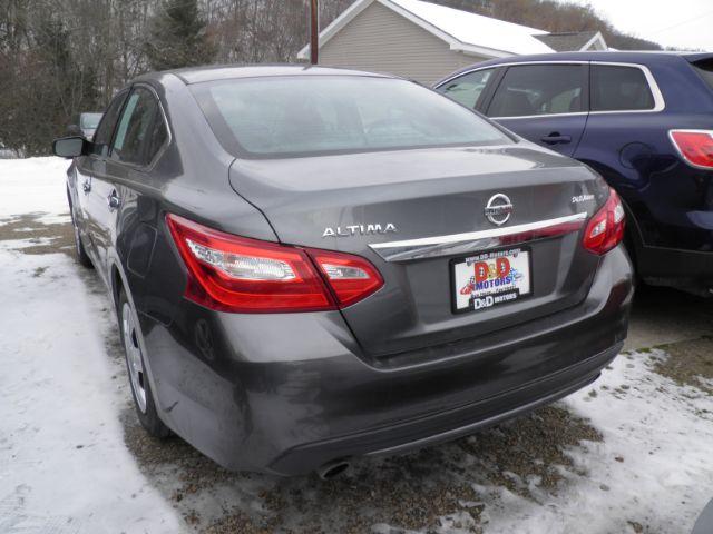 2016 GRAY Nissan Altima 2.5 S (1N4AL3AP6GC) with an 2.5 L4 engine, AT transmission, located at 19521 New George's Creek Rd SW, Barton, MD, 21521, (301) 463-2404, 39.524323, -79.017906 - Photo#4