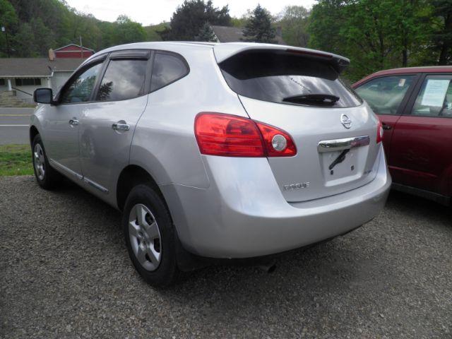 2013 SILVER Nissan Rogue S AWD (JN8AS5MV3DW) with an 2.5 L4 engine, CVT transmission, located at 19521 New George's Creek Rd SW, Barton, MD, 21521, (301) 463-2404, 39.524323, -79.017906 - Photo#5