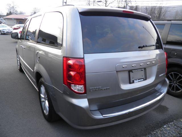 2014 Gray Dodge Grand Caravan SXT (2C4RDGCG6ER) with an 3.6L V6 engine, AT transmission, located at 15520 McMullen Hwy SW, Belair, MD, 21502, (301) 729-3700, 39.581375, -78.846451 - Photo#5