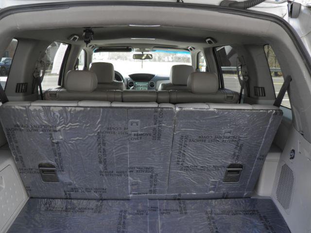 2009 Silver Honda Pilot EX-L 4WD (5FNYF48589B) with an 3.5L V6 engine, AT transmission, located at 15520 McMullen Hwy SW, Belair, MD, 21502, (301) 729-3700, 39.581375, -78.846451 - Photo#5