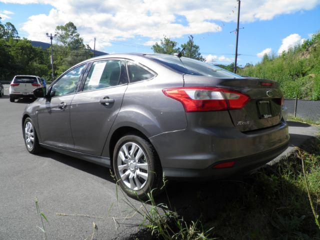 2012 Gray Ford Focus SE Sedan (1FAHP3F23CL) with an 2.0L I4 engine, AT transmission, located at 15520 McMullen Hwy SW, Belair, MD, 21502, (301) 729-3700, 39.581375, -78.846451 - Photo#4
