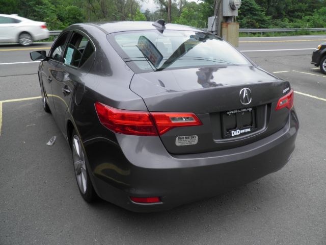 2015 GRAY ACURA ILX 5-Spd AT w/ Premium (19VDE1F58FE) with an 2.0L L4 engine, AT transmission, located at 15520 McMullen Hwy SW, Belair, MD, 21502, (301) 729-3700, 39.581375, -78.846451 - Photo#4