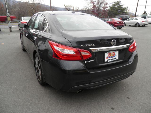 2017 GRAY NISSAN ALTIMA 2.5 SV (1N4AL3AP2HC) with an 2.5 L4 engine, AT transmission, located at 19521 New George's Creek Rd SW, Barton, MD, 21521, (301) 463-2404, 39.524323, -79.017906 - Photo#4