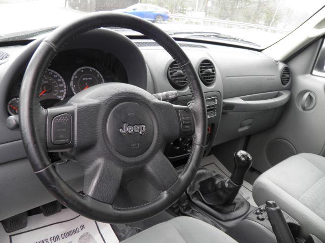 2007 Silver Jeep Liberty Sport 4WD (1J4GL48K47W) with an 3.7L V6 engine, MAN transmission, located at 15520 McMullen Hwy SW, Belair, MD, 21502, (301) 729-3700, 39.581375, -78.846451 - Photo#2