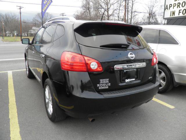 2015 BLACK NISSAN ROGUE S AWD (JN8AS5MV1FW) with an 2.5 L4 engine, AT transmission, located at 15520 McMullen Hwy SW, Belair, MD, 21502, (301) 729-3700, 39.581375, -78.846451 - Photo#5