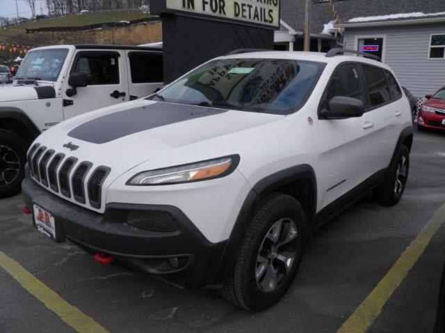 photo of 2018 Jeep Cherokee Trailhawk 4WD