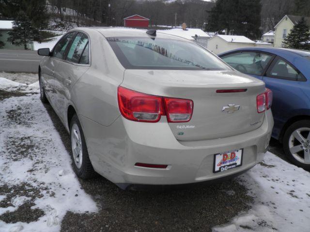 2015 SILVER Chevrolet Malibu LS (1G11B5SL4FF) with an 2.5 L4 engine, AT transmission, located at 19521 New George's Creek Rd SW, Barton, MD, 21521, (301) 463-2404, 39.524323, -79.017906 - Photo#4