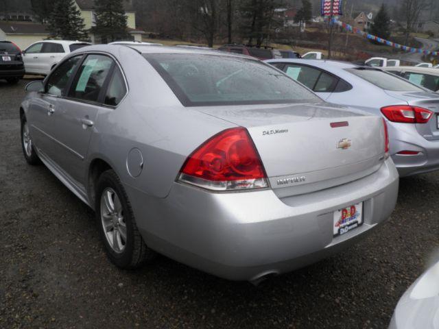2015 Chevrolet IMPALA LS (2G1WA5E33F1) with an 3.6l V6 engine, AT transmission, located at 19521 New George's Creek Rd SW, Barton, MD, 21521, (301) 463-2404, 39.524323, -79.017906 - Photo#4