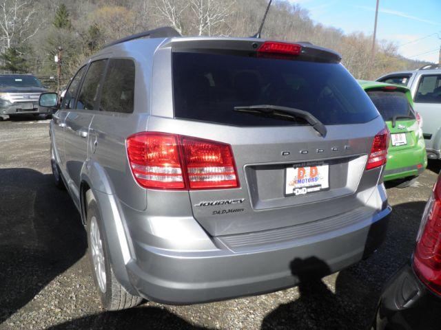 2016 GRAY Dodge Journey SE (3C4PDCAB9GT) with an 2.4L L4 engine, AT transmission, located at 19521 New George's Creek Rd SW, Barton, MD, 21521, (301) 463-2404, 39.524323, -79.017906 - Photo#6