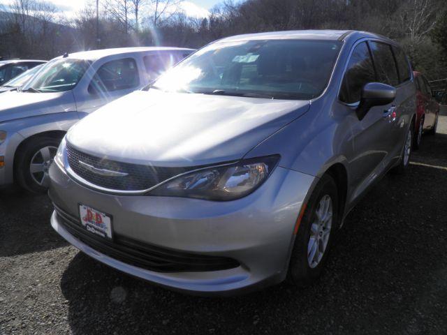 photo of 2017 Chrysler Pacifica LX