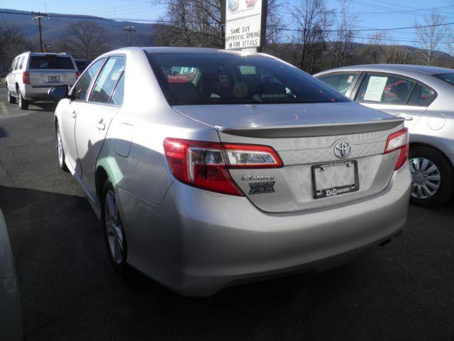 2014 GRAY Toyota Camry SE (4T1BF1FK0EU) with an 2.5 L4 engine, AT transmission, located at 15520 McMullen Hwy SW, Belair, MD, 21502, (301) 729-3700, 39.581375, -78.846451 - Photo#4