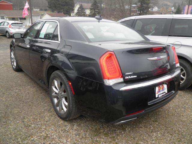 2018 GRAY Chrysler 300 Limited AWD (2C3CCAKG1JH) with an 3.6L V6 engine, AT transmission, located at 19521 New George's Creek Rd SW, Barton, MD, 21521, (301) 463-2404, 39.524323, -79.017906 - Photo#4