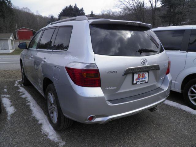 2008 SILVER Toyota Highlander Sport 4WD (JTEES43AX82) with an 3.5L V6 engine, AT transmission, located at 19521 New George's Creek Rd SW, Barton, MD, 21521, (301) 463-2404, 39.524323, -79.017906 - Photo#5