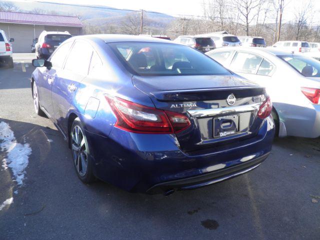 2017 BLUE Nissan Altima 2.5 SR (1N4AL3AP2HC) with an 2.5 L4 engine, AT transmission, located at 15520 McMullen Hwy SW, Belair, MD, 21502, (301) 729-3700, 39.581375, -78.846451 - Photo#4