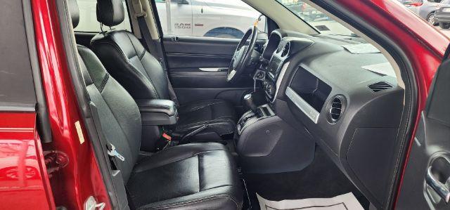 2016 MAROON /Leather Jeep Compass Latitude 4WD (1C4NJDEB9GD) with an 2.4l L4 engine, AT transmission, 0.000000, 0.000000 - Photo#14