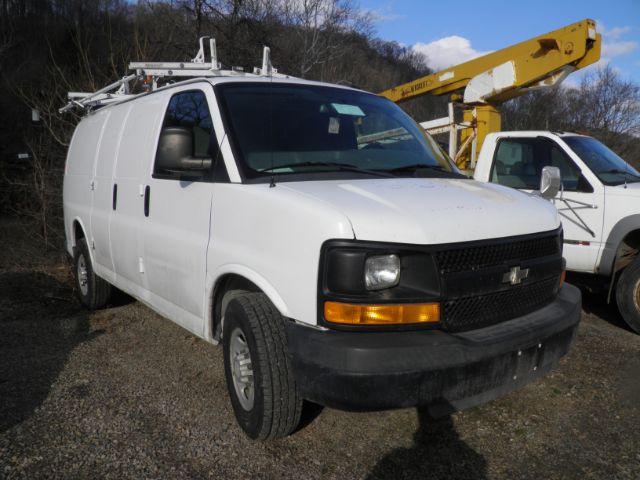 2015 WHITE /White Chevrolet Express CARGO VAN (1GCWGFCF6F1) with an 4.8L V8 FFV engine, AT transmission, located at 19521 New George's Creek Rd SW, Barton, MD, 21521, (301) 463-2404, 39.524323, -79.017906 - Photo#2