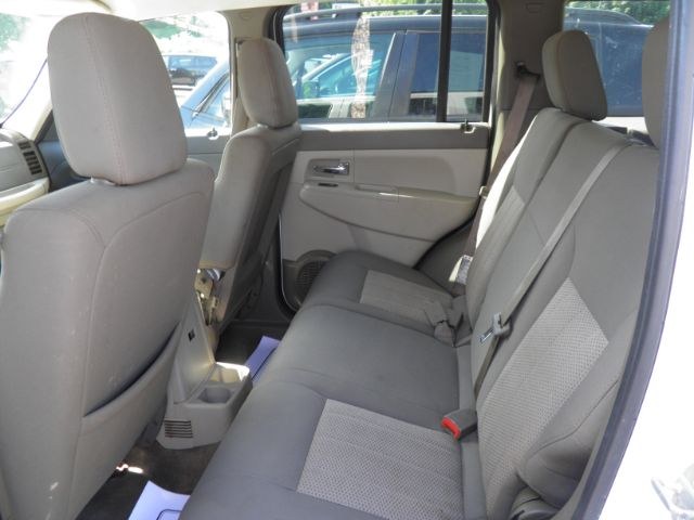 2009 WHITE Jeep Liberty Sport 4WD (1J8GN28K19W) with an 3.7L V6 engine, AT transmission, located at 19521 New George's Creek Rd SW, Barton, MD, 21521, (301) 463-2404, 39.524323, -79.017906 - Photo#3