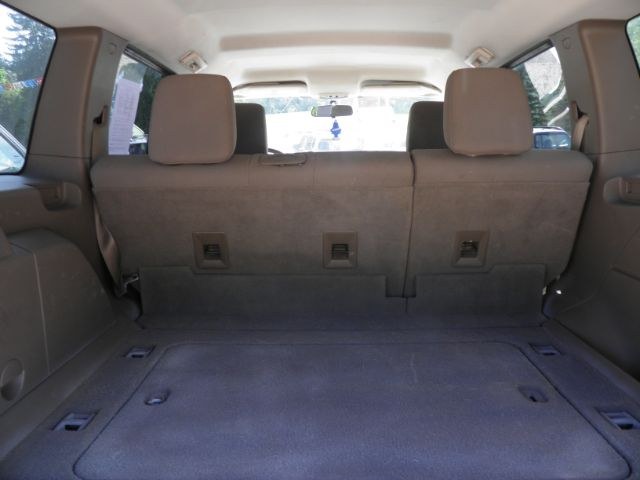 2009 WHITE Jeep Liberty Sport 4WD (1J8GN28K19W) with an 3.7L V6 engine, AT transmission, located at 19521 New George's Creek Rd SW, Barton, MD, 21521, (301) 463-2404, 39.524323, -79.017906 - Photo#4