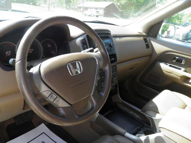 2007 WHITE Honda Pilot EX-L (5FNYF18527B) with an 3.5L V6 engine, AT transmission, located at 19521 New George's Creek Rd SW, Barton, MD, 21521, (301) 463-2404, 39.524323, -79.017906 - Photo#2
