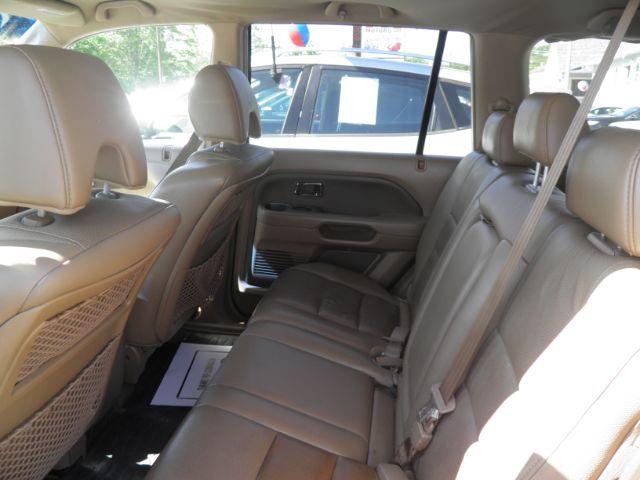 2007 WHITE Honda Pilot EX-L (5FNYF18527B) with an 3.5L V6 engine, AT transmission, located at 19521 New George's Creek Rd SW, Barton, MD, 21521, (301) 463-2404, 39.524323, -79.017906 - Photo#3
