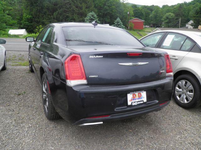 2016 GRAY CHRYSLER 300 S (2C3CCAGG6GH) with an 3.6L V6 engine, AT transmission, located at 19521 New George's Creek Rd SW, Barton, MD, 21521, (301) 463-2404, 39.524323, -79.017906 - Photo#4