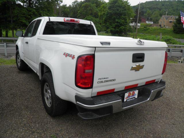 2015 WHITE Chevrolet Colorado WT (1GCHTAEA6F1) with an 2.5 L4 engine, located at 19521 New George's Creek Rd SW, Barton, MD, 21521, (301) 463-2404, 39.524323, -79.017906 - Photo#4