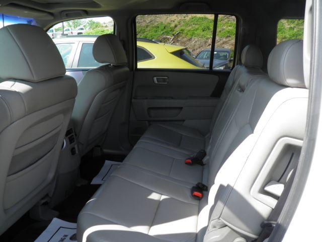 2011 WHITE Honda Pilot EX-L (5FNYF4H59BB) with an 3.5L V6 engine, located at 15520 McMullen Hwy SW, Belair, MD, 21502, (301) 729-3700, 39.581375, -78.846451 - Photo#3
