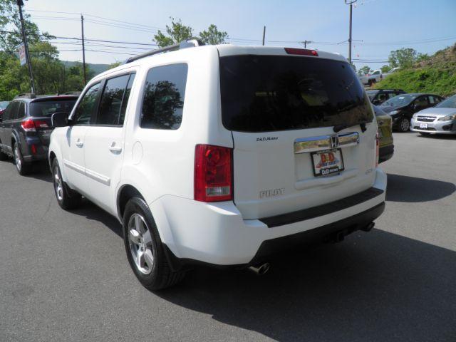 2011 WHITE Honda Pilot EX-L (5FNYF4H59BB) with an 3.5L V6 engine, located at 15520 McMullen Hwy SW, Belair, MD, 21502, (301) 729-3700, 39.581375, -78.846451 - Photo#5