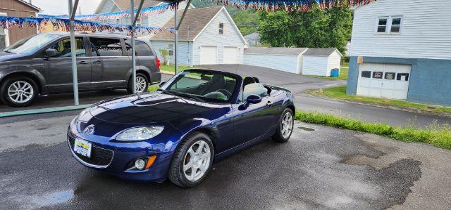 2010 Blue /Cloth Mazda MX-5 Miata Grand Touring PRHT (JM1NC2FF3A0) with an 2.0l L4 engine, AT transmission, located at 15520 McMullen Hwy SW, Belair, MD, 21502, (301) 729-3700, 39.581375, -78.846451 - FOR A BETTER PRICE CALL PAUL AT 301-268-8150 - Photo#14