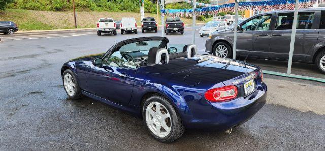2010 Blue /Cloth Mazda MX-5 Miata Grand Touring PRHT (JM1NC2FF3A0) with an 2.0l L4 engine, AT transmission, located at 15520 McMullen Hwy SW, Belair, MD, 21502, (301) 729-3700, 39.581375, -78.846451 - FOR A BETTER PRICE CALL PAUL AT 301-268-8150 - Photo#15