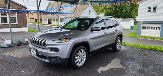 2017 Silver /Black, leather Jeep Cherokee Limited 4WD (1C4PJMDB7HW) with an 2.4l L4 engine, AT transmission, located at 15520 McMullen Hwy SW, Belair, MD, 21502, (301) 729-3700, 39.581375, -78.846451 - Photo#2