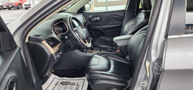 2017 Silver /Black, leather Jeep Cherokee Limited 4WD (1C4PJMDB7HW) with an 2.4l L4 engine, AT transmission, located at 15520 McMullen Hwy SW, Belair, MD, 21502, (301) 729-3700, 39.581375, -78.846451 - Photo#4