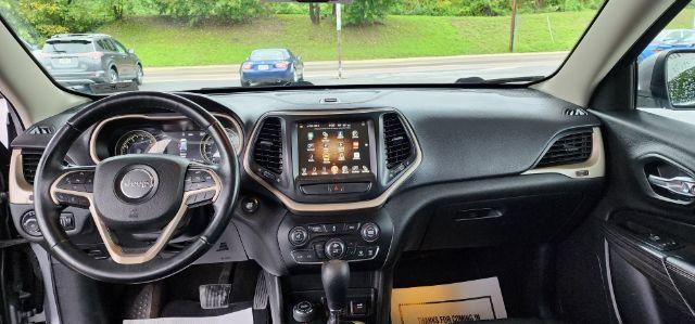 2017 Silver /Black, leather Jeep Cherokee Limited 4WD (1C4PJMDB7HW) with an 2.4l L4 engine, AT transmission, located at 15520 McMullen Hwy SW, Belair, MD, 21502, (301) 729-3700, 39.581375, -78.846451 - Photo#5