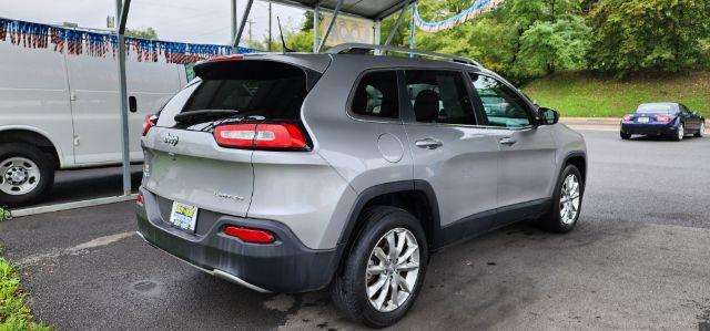 2017 Silver /Black, leather Jeep Cherokee Limited 4WD (1C4PJMDB7HW) with an 2.4l L4 engine, AT transmission, located at 15520 McMullen Hwy SW, Belair, MD, 21502, (301) 729-3700, 39.581375, -78.846451 - Photo#13