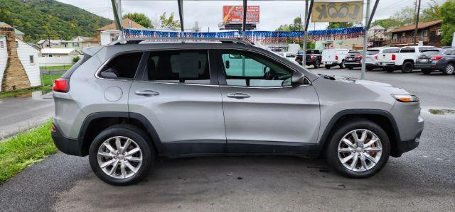 2017 Silver /Black, leather Jeep Cherokee Limited 4WD (1C4PJMDB7HW) with an 2.4l L4 engine, AT transmission, located at 15520 McMullen Hwy SW, Belair, MD, 21502, (301) 729-3700, 39.581375, -78.846451 - Photo#14