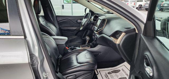 2017 Silver /Black, leather Jeep Cherokee Limited 4WD (1C4PJMDB7HW) with an 2.4l L4 engine, AT transmission, located at 15520 McMullen Hwy SW, Belair, MD, 21502, (301) 729-3700, 39.581375, -78.846451 - Photo#16