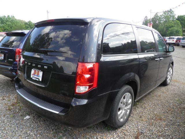 2018 Black Dodge Grand Caravan SE (2C4RDGBG4JR) with an 3.6L V6 engine, AT transmission, located at 19521 New George's Creek Rd SW, Barton, MD, 21521, (301) 463-2404, 39.524323, -79.017906 - Photo#5