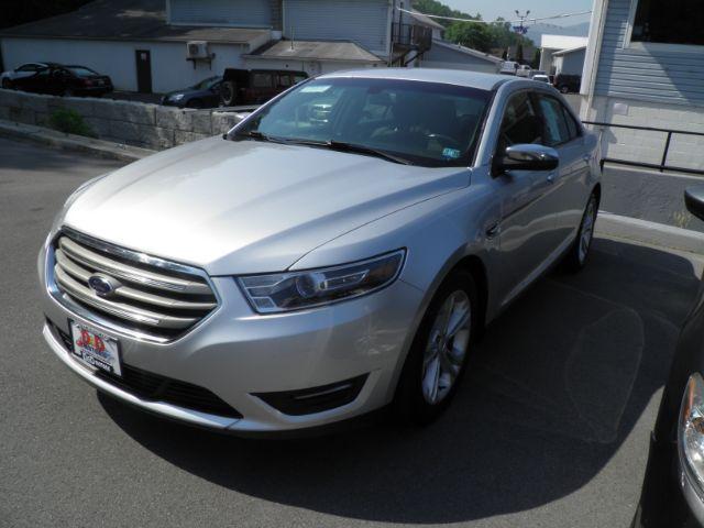 photo of 2015 Ford Taurus SEL